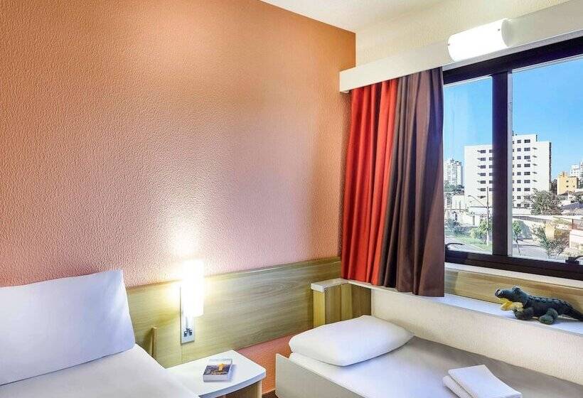 هتل Ibis Taubate