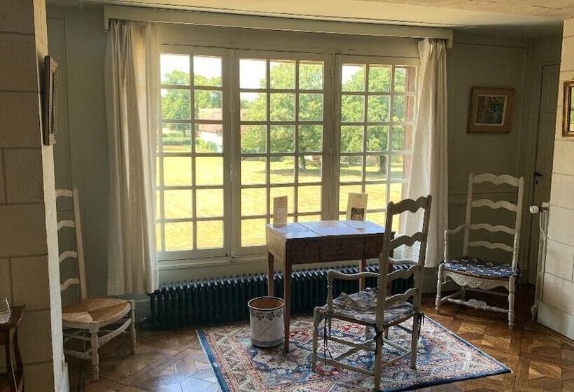 Отель Chambres D Hôtes Manoir De Beaumarchais