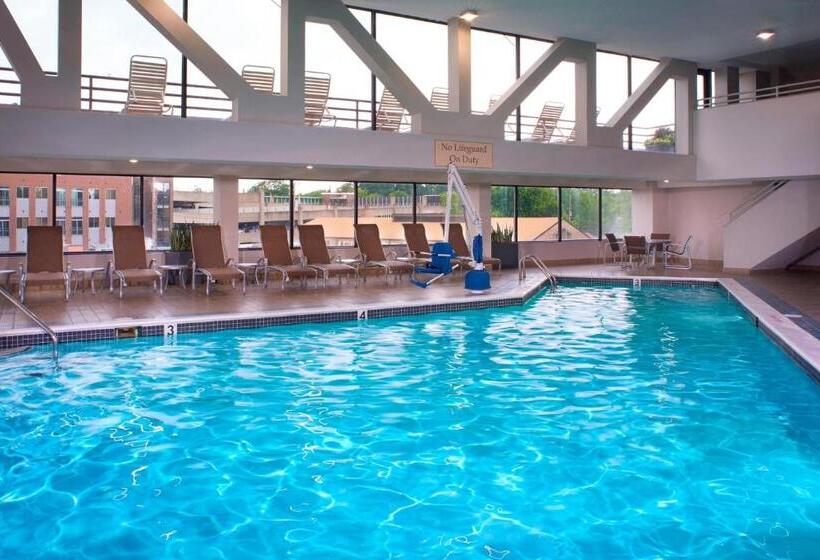 فندق Marriott East Lansing At University Place