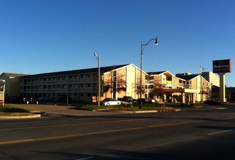 Hotel Oaktree Inn And Suites