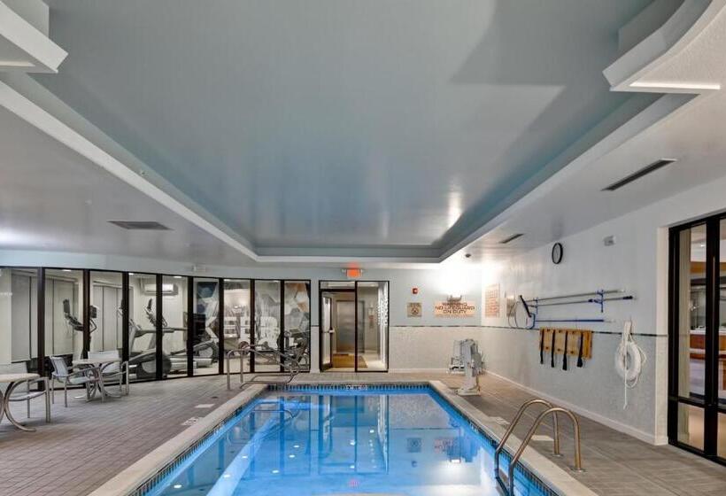 בית מלון כפרי Springhill Suites Cincinnati Airport South