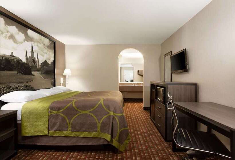 هتل Super 8 By Wyndham Lake Charles Northeast