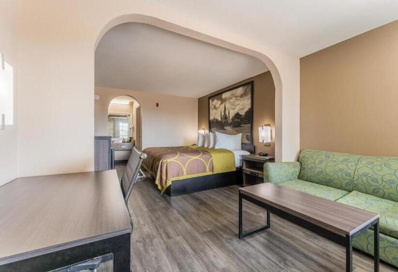 هتل Super 8 By Wyndham Lake Charles Northeast