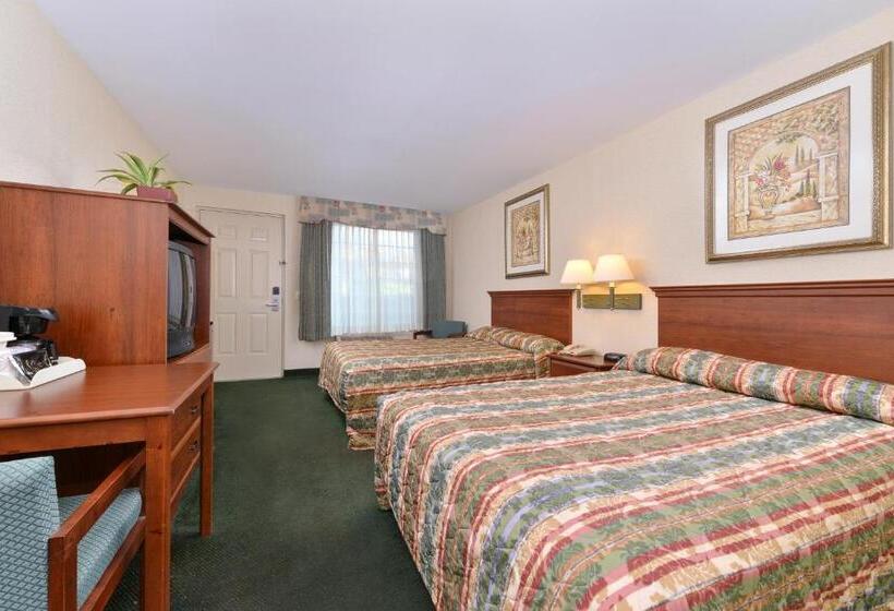 בית מלון כפרי Tower Inn And Suites Of Guilford / Madison