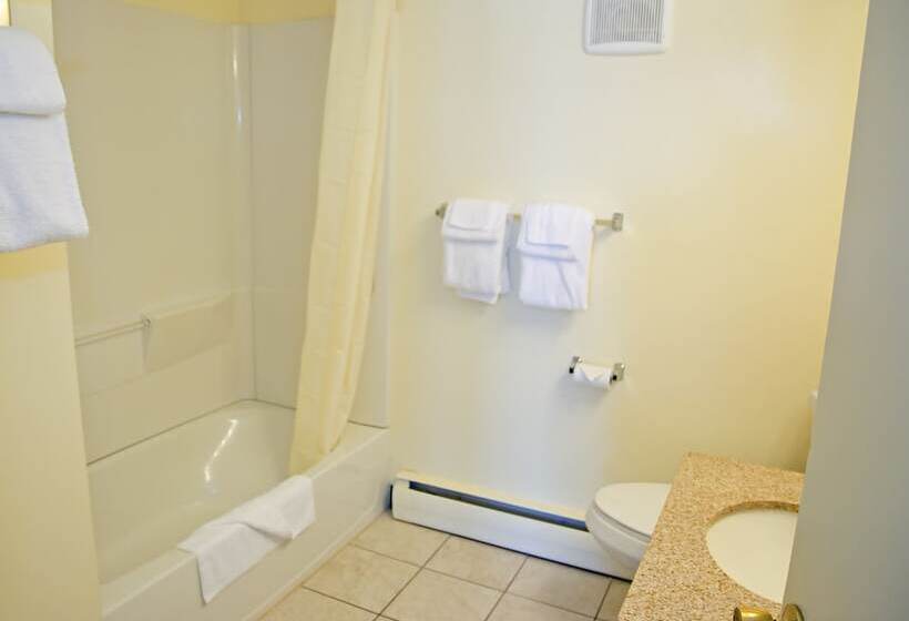 هتل Travelers Inn
