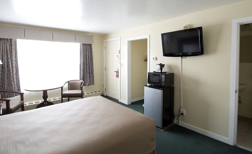 هتل Travelers Inn