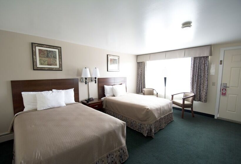 هتل Travelers Inn