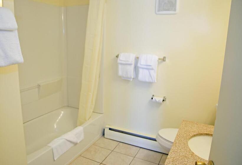 هتل Travelers Inn