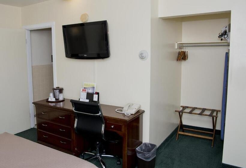 هتل Travelers Inn