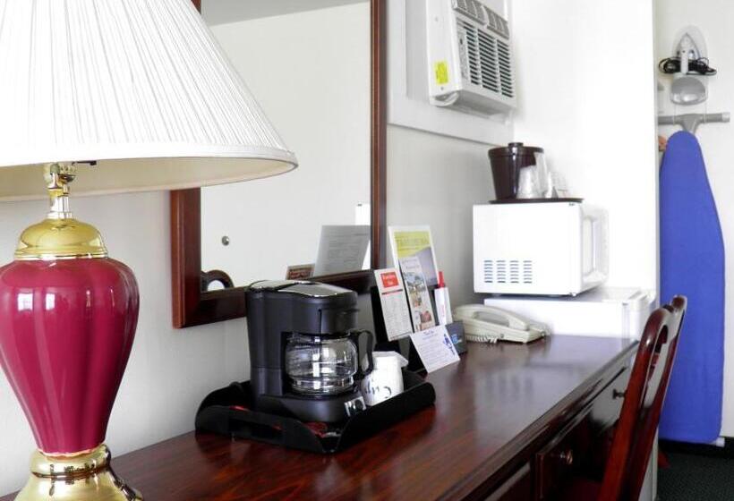 هتل Travelers Inn