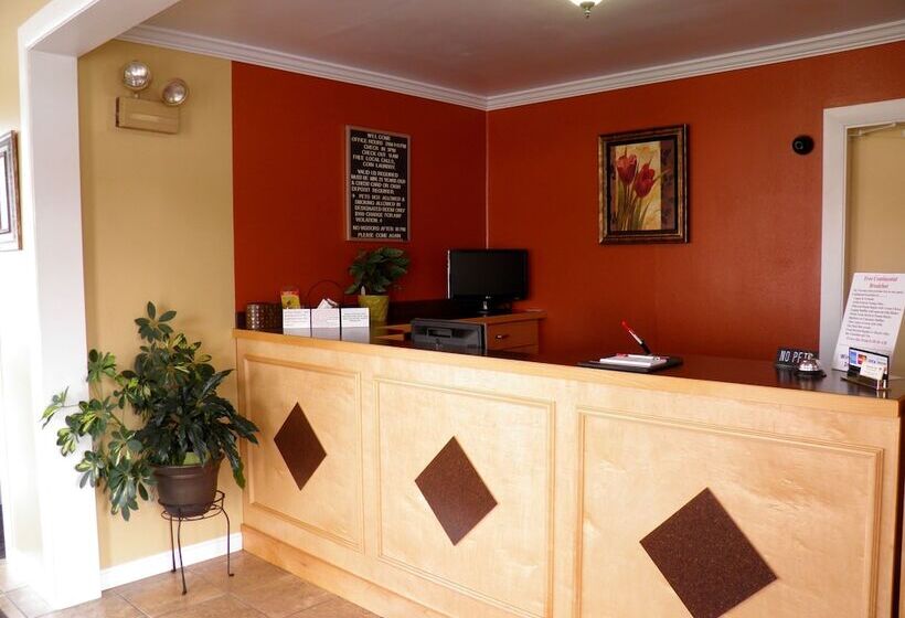 هتل Travelers Inn