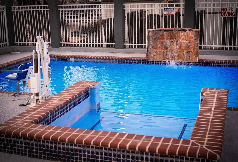 Hotel Rodeway Inn & Suites