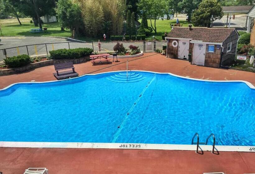 מוטל Budget Host East End Hotel In Riverhead