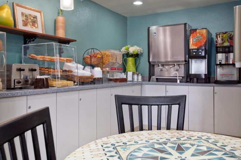 מוטל Del Sol Inn Anaheim