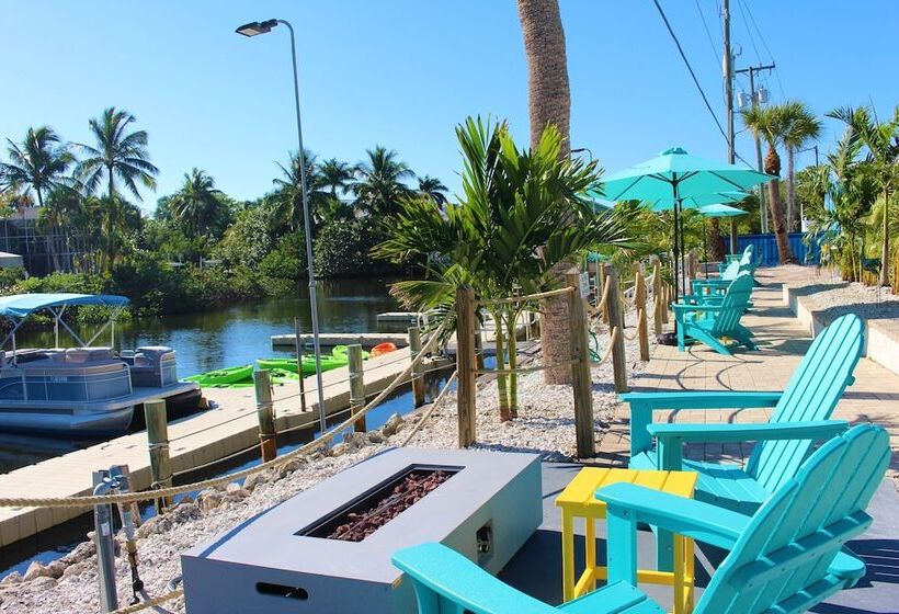 مُتل Latitude 26 Waterfront Resort And Marina