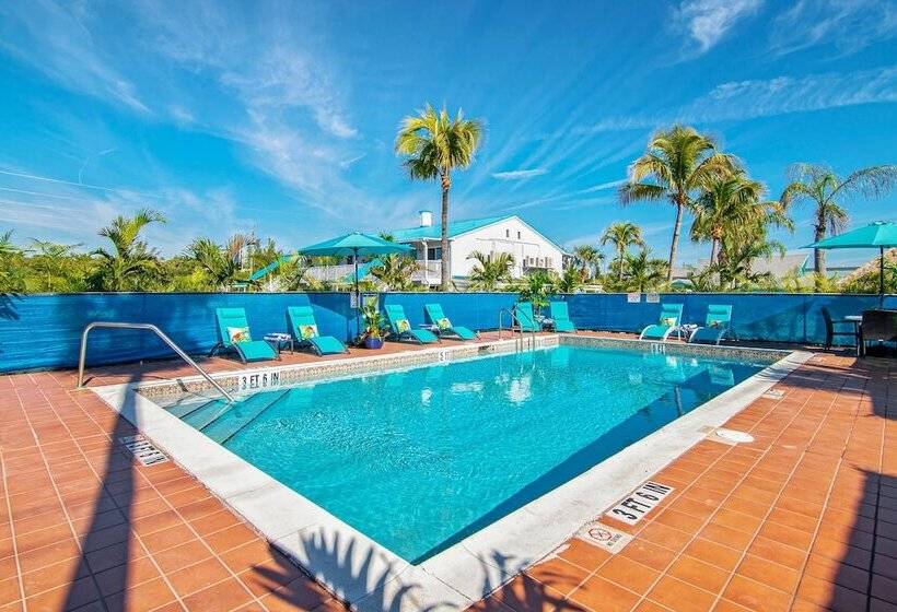 مُتل Latitude 26 Waterfront Resort And Marina