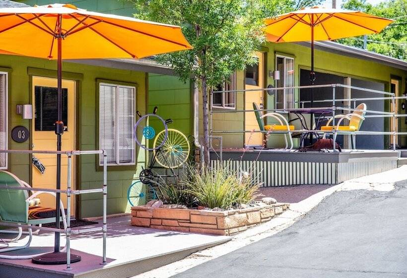 فندق على الطريق The Motor Lodge