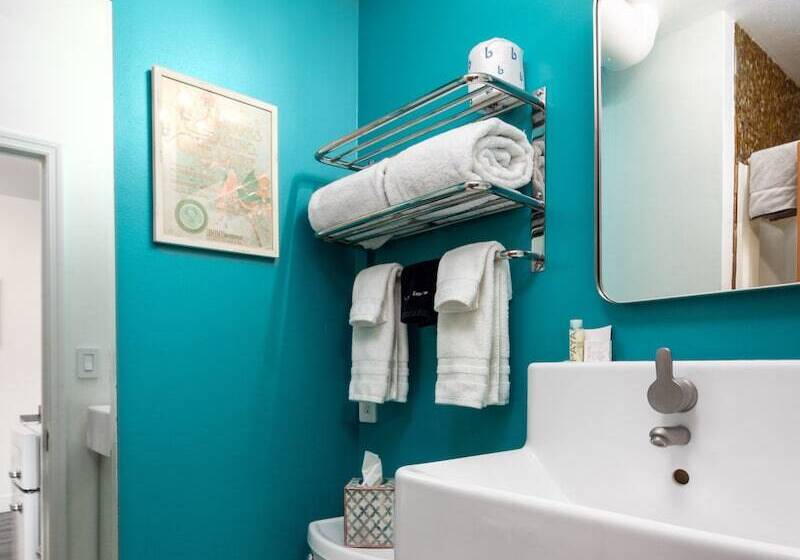 فندق على الطريق The Motor Lodge