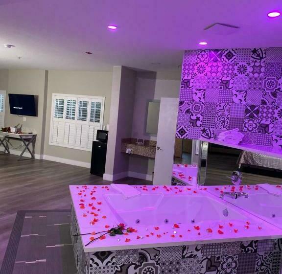 پانسیون Mid City Inn & Suites Pico Rivera