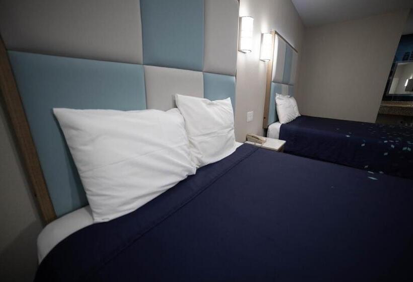 پانسیون Mid City Inn & Suites Pico Rivera