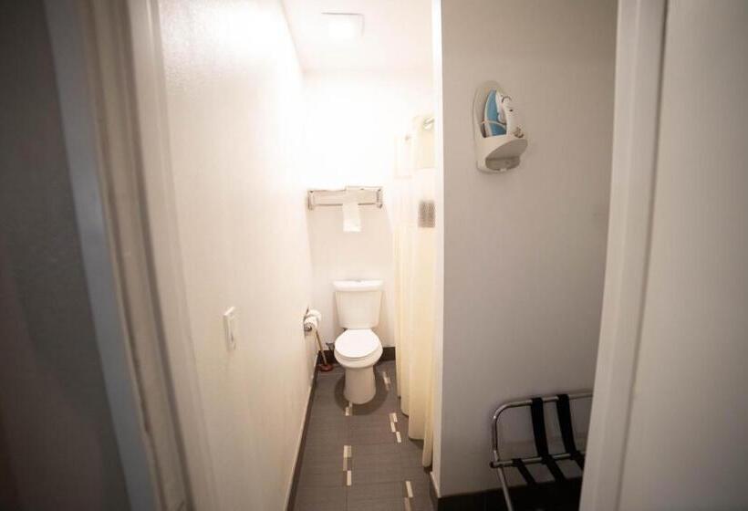 پانسیون Mid City Inn & Suites Pico Rivera