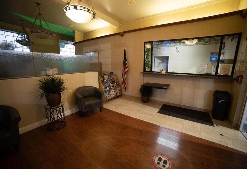 پانسیون Mid City Inn & Suites Pico Rivera