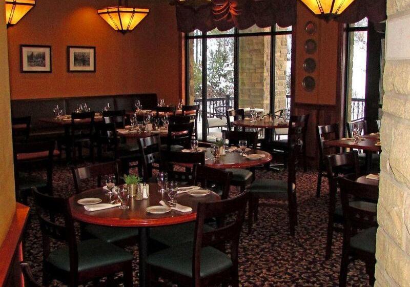 منتجع Calabogie Peaks Hotel, Ascend Hotel Collection