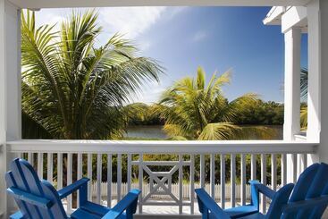 Resort Parrot Key  & Villas