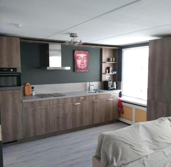 تختخواب و صبحانه Slapen In Dordrecht