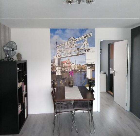 تختخواب و صبحانه Slapen In Dordrecht