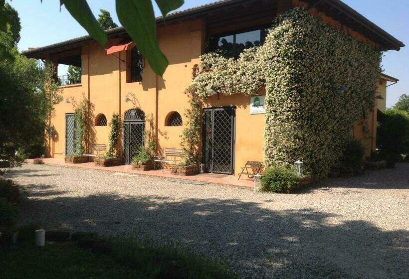 هتل Azienda Agrituristica Santissima Trinità