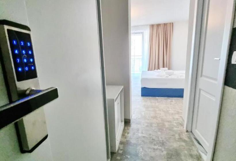 هتل Mojo Resort
