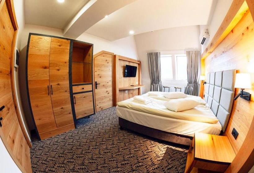 پانسیون Popasul Domnesc  Resort& Spa  Voronet Vue