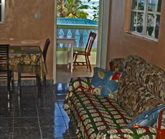 پانسیون The Nixon's Bay Side Mangrove Inn