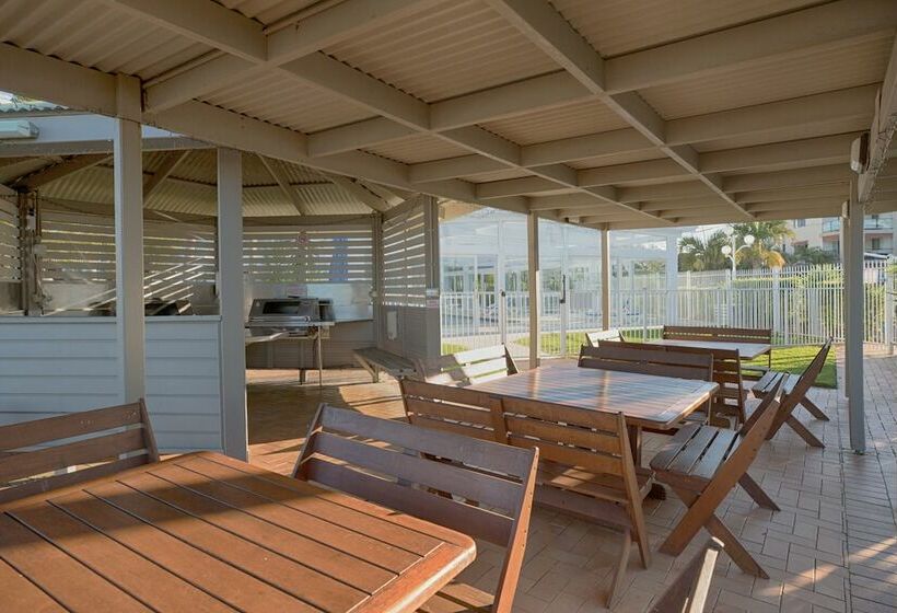 هتل 19th Avenue On The Beach