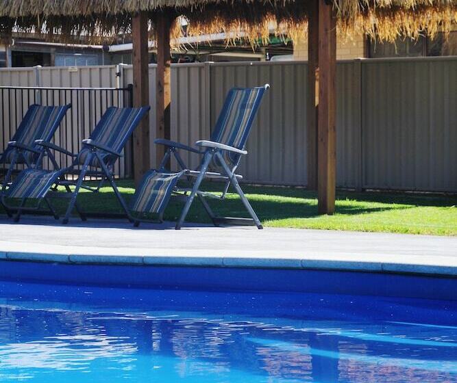 Отель Avondel Caravan Park