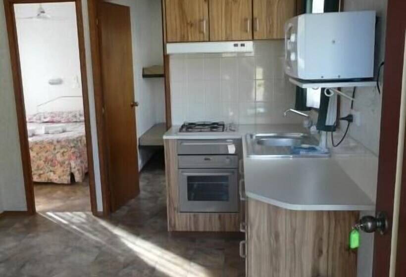 Отель Avondel Caravan Park