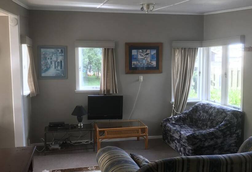 هتل Whitianga Campground