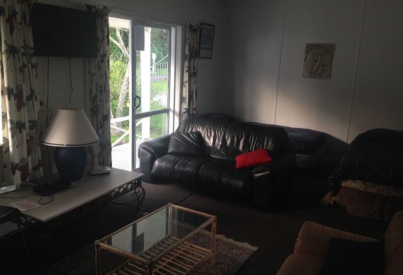 هتل Whitianga Campground