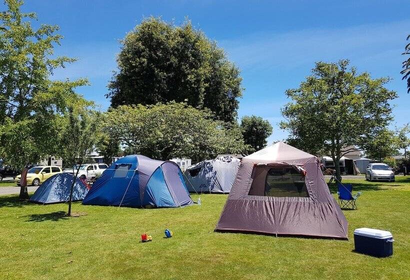 استراحتگاه Levin Top 10 Holiday Park