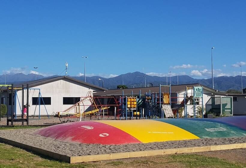استراحتگاه Levin Top 10 Holiday Park