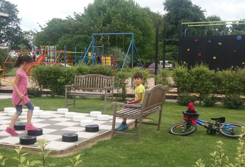 استراحتگاه Levin Top 10 Holiday Park