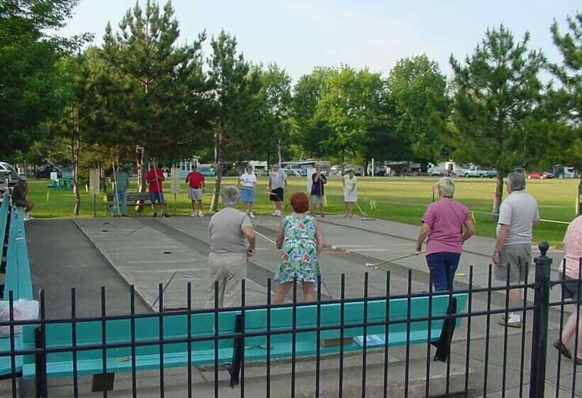 Отель Brennan Beach Rv Resort   Caravan Park