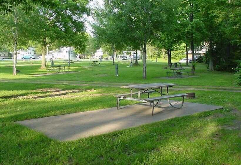 Отель Brennan Beach Rv Resort   Caravan Park