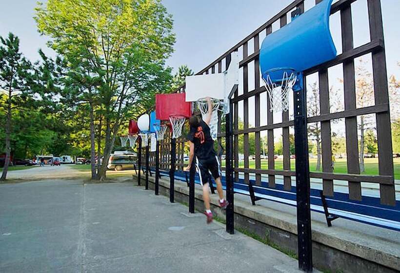 Отель Brennan Beach Rv Resort   Caravan Park