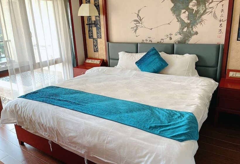 בית מלון כפרי Ramada By Wyndham Wanning Resort