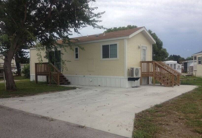 호텔 Winter Quarters Encore Manatee Rv Resort