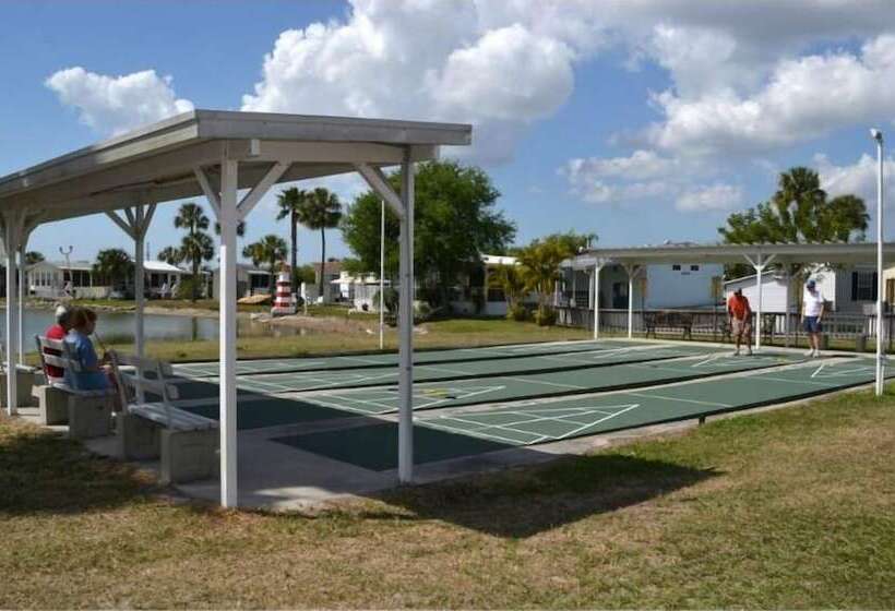 호텔 Winter Quarters Encore Manatee Rv Resort
