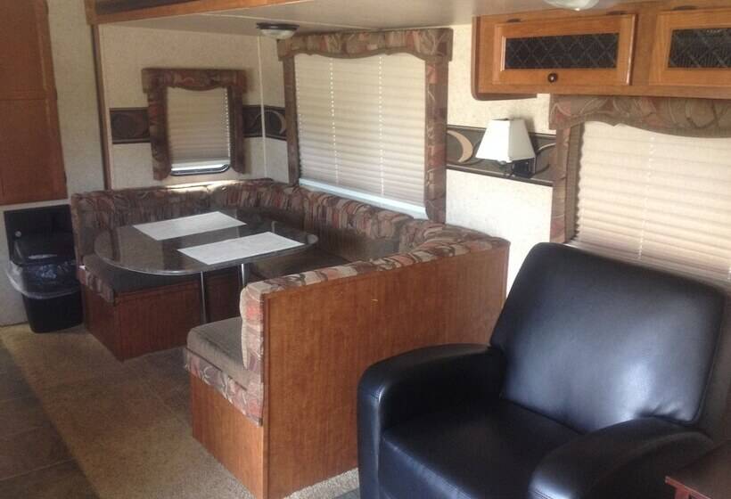 호텔 Winter Quarters Encore Manatee Rv Resort