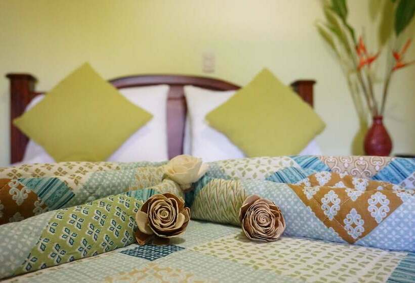 هتل Inn Jimenez